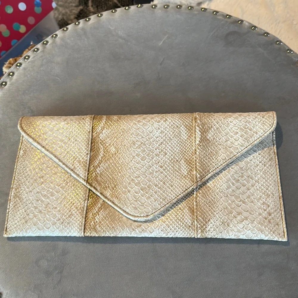 Urban Expressions Sparkle Clutch